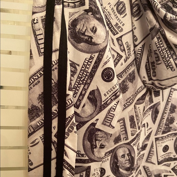💵 $100 BILLS ZIP UP HOODIE 💵 - Picture 6 of 6